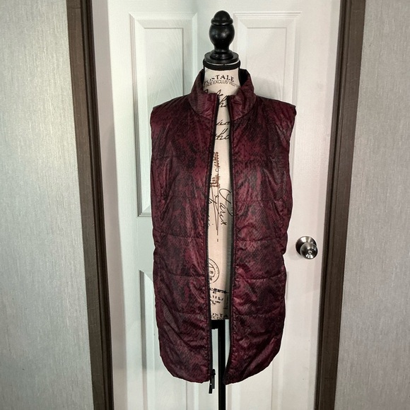 Chico’s Women's Burgundy Quilted Vest size 12/14 - Picture 1 of 11